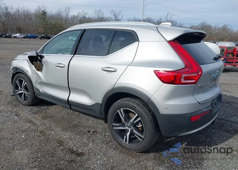 2025 Volvo Xc40 B5 Core Bright Theme из США, поврежденный, VIN YV4L12UJ8S2520167